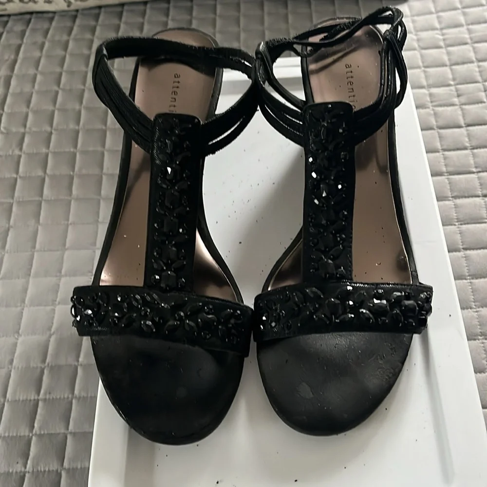 Attention Black Wedge Shoes with Classic Design - Picture 3 of 7